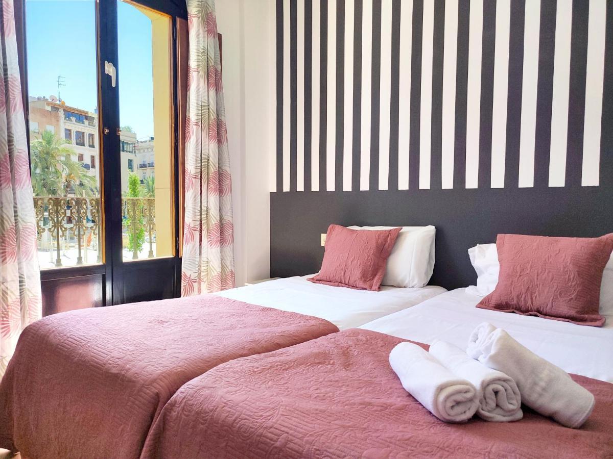 Flats Friends Plaza De La Reina Hotel Valencia Ngoại thất bức ảnh
